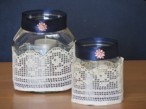 Szalaggal díszítve