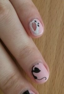 Eltávolítás körömlakklemosóval - kicsit melós, de szépen lejön.